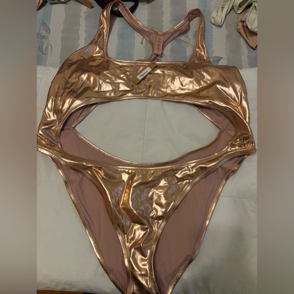 SKIMS Metallic Swim Cut Out Monokini in Champagne Rose Gold NWT - Picture 5 of 6